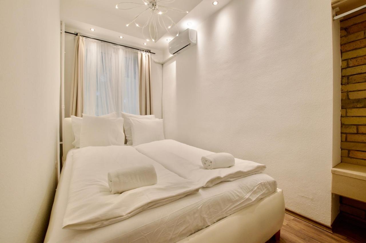 Standard Apartment By Hi5 - Center Of City Center Будапеща Екстериор снимка